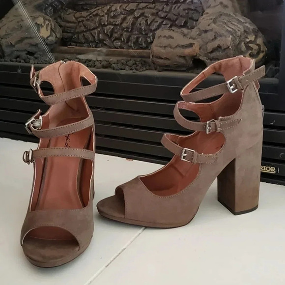 Qupid Khaki Block Heel Sandals - Picture 2 of 4